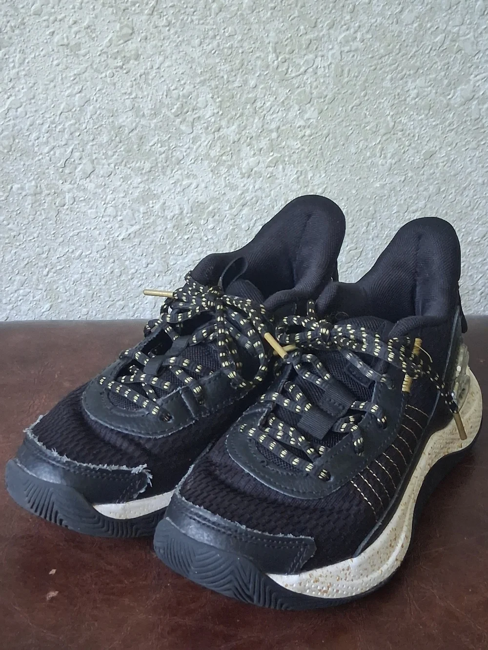 Under Armour Steph Curry 3Z7 Basketball Shoe - Size 3.5Y